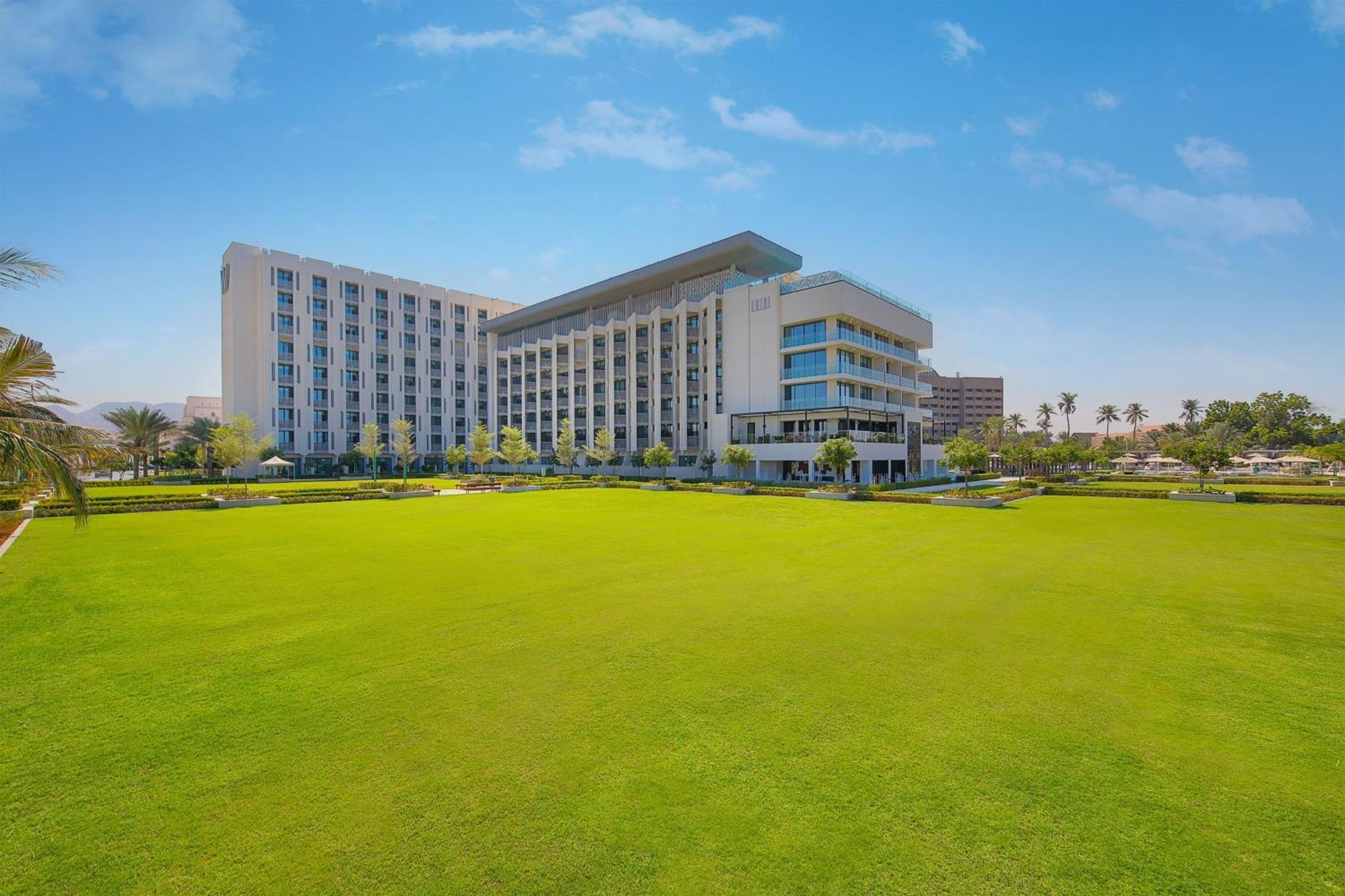 W Muscat Otel Dış mekan fotoğraf University Campus