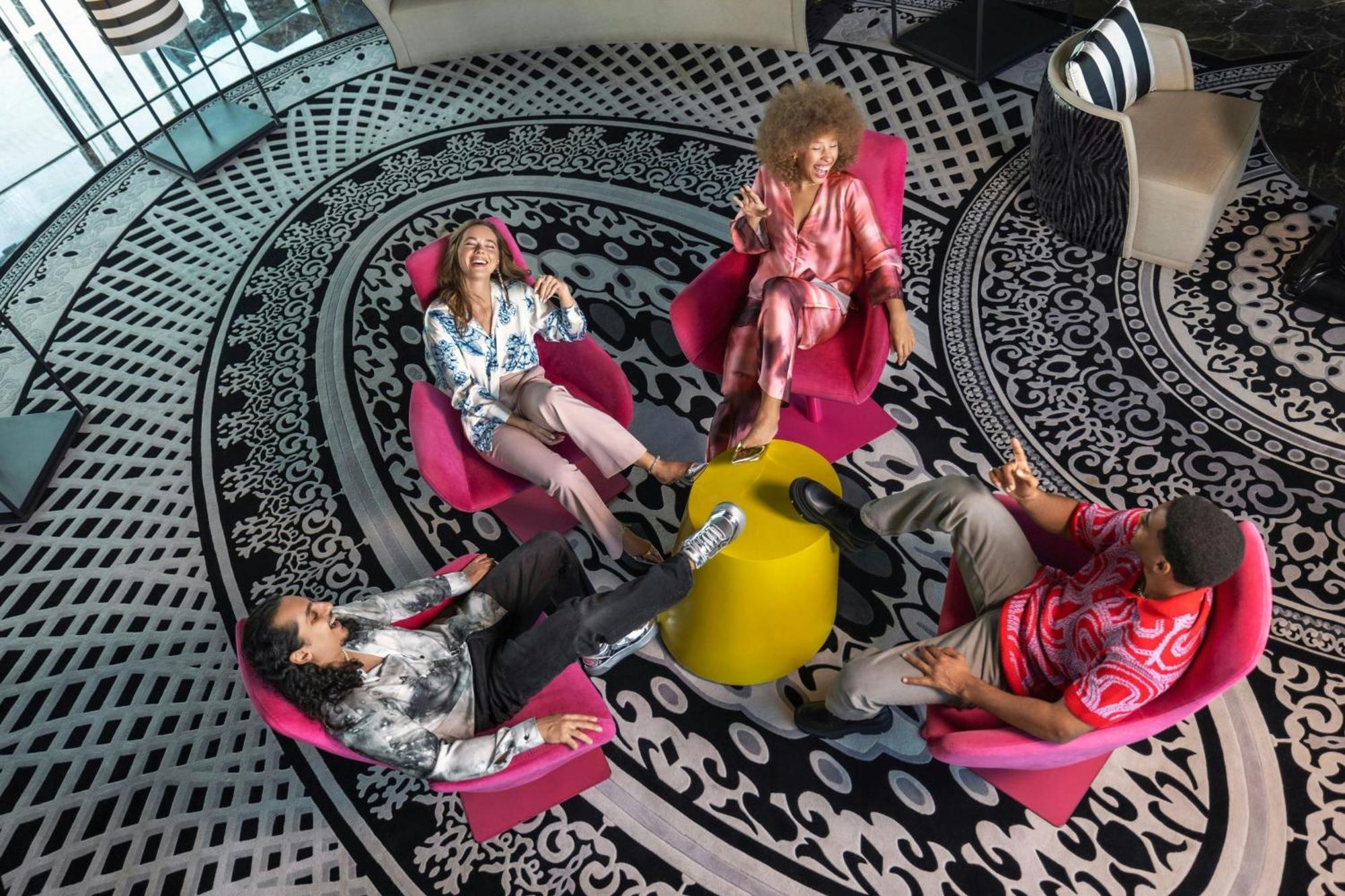 W Muscat Otel Dış mekan fotoğraf The 2018–19 season of Project Runway was the first to feature a "Project Runway All Stars" spin-off.