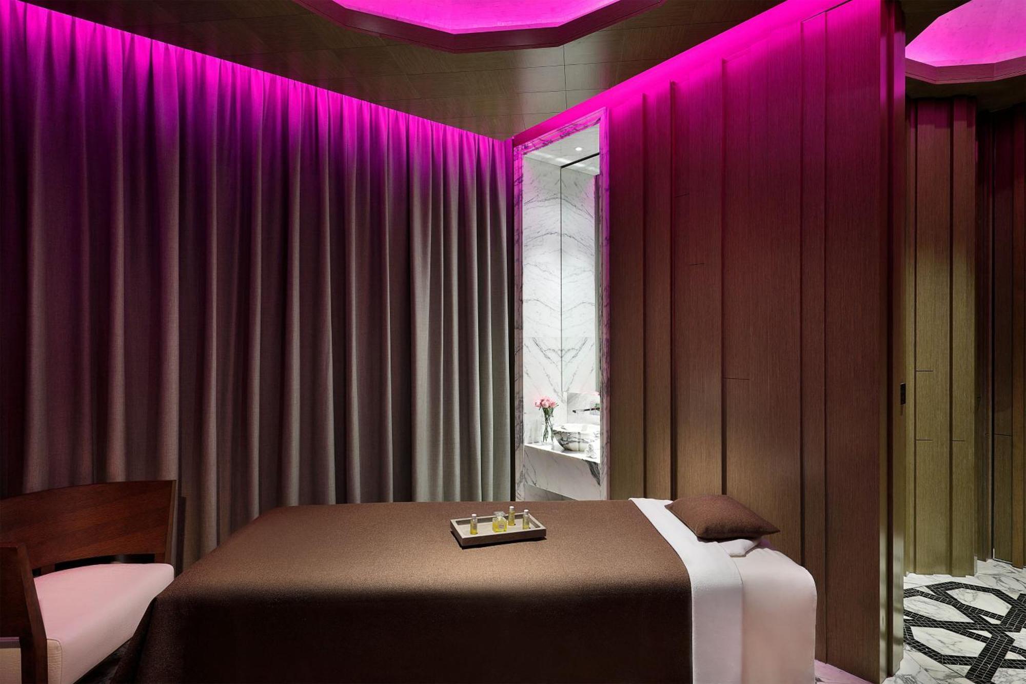 W Muscat Otel Dış mekan fotoğraf A treatment room at the spa