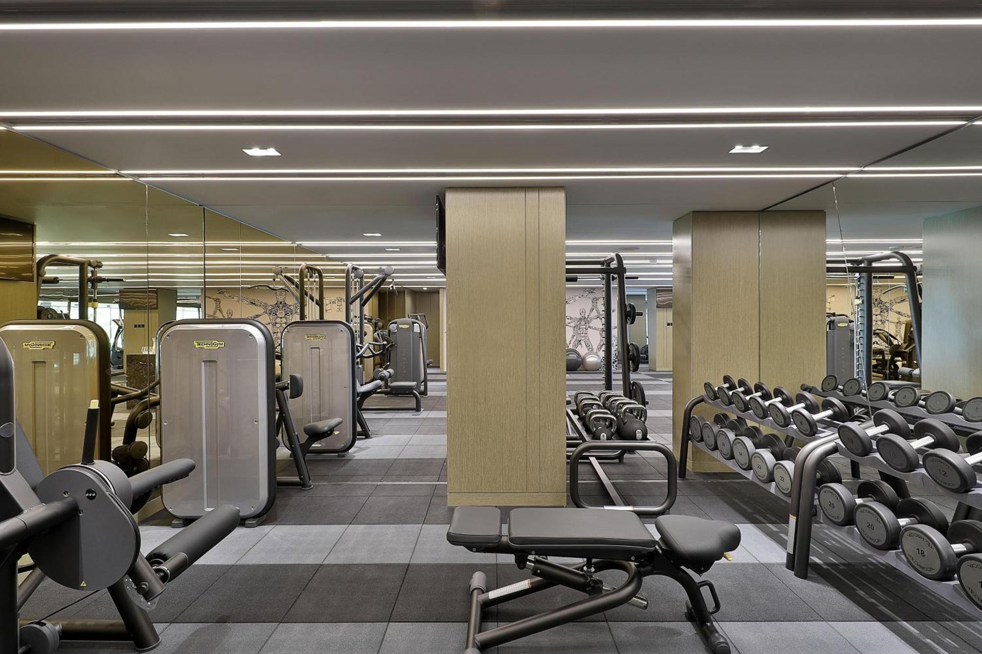 W Muscat Otel Dış mekan fotoğraf The gym at The Dorchester
